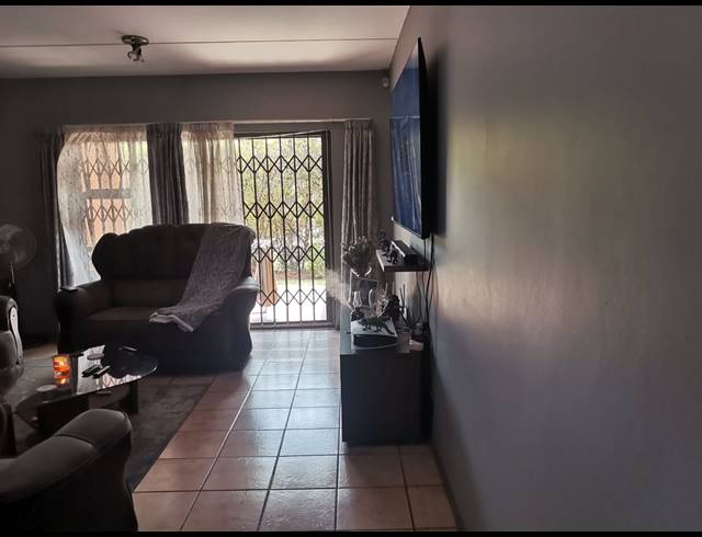 2 BEDROOM SECTIONAL TITLE FOR SALE IN SONNEVELD